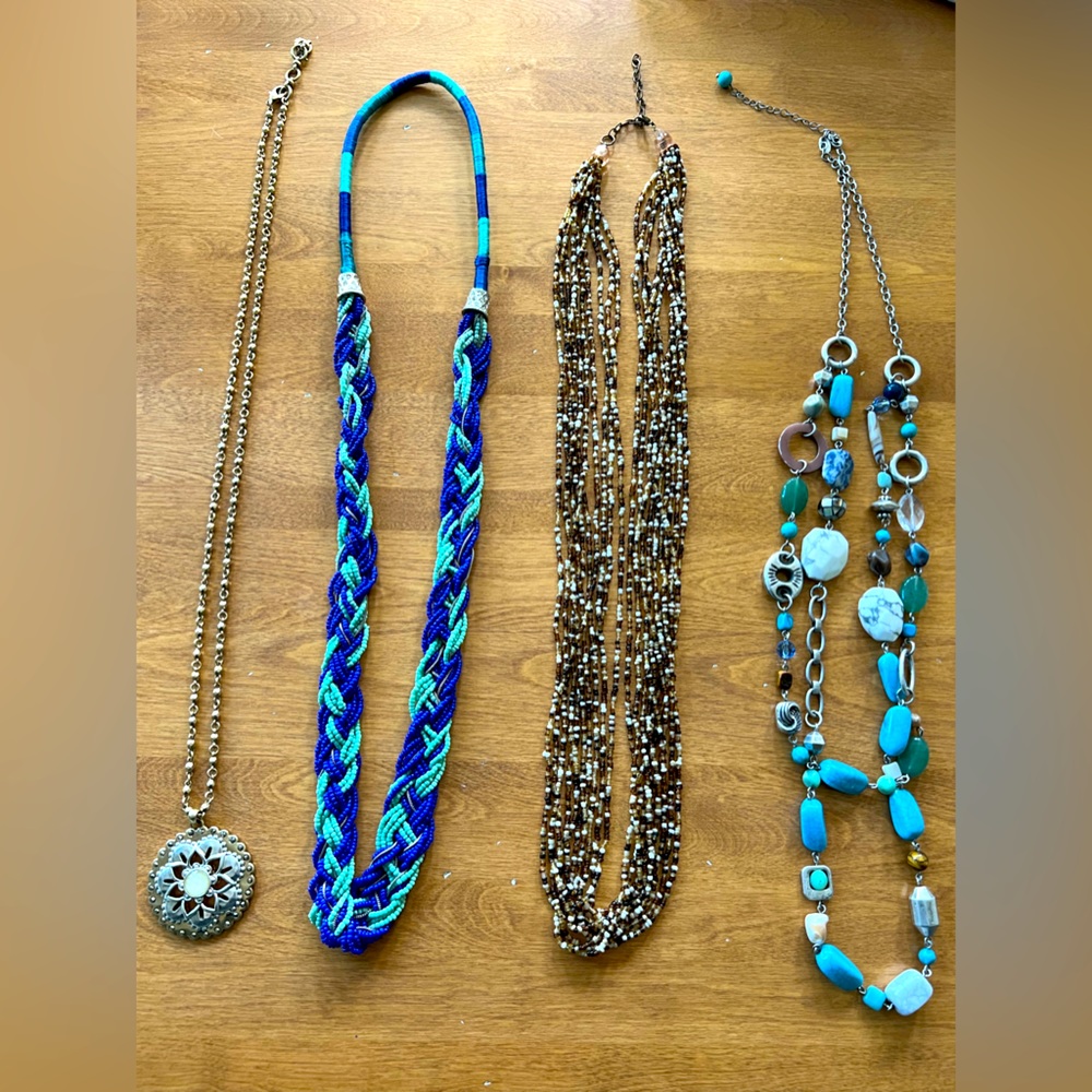 Bundle of 4 long necklaces